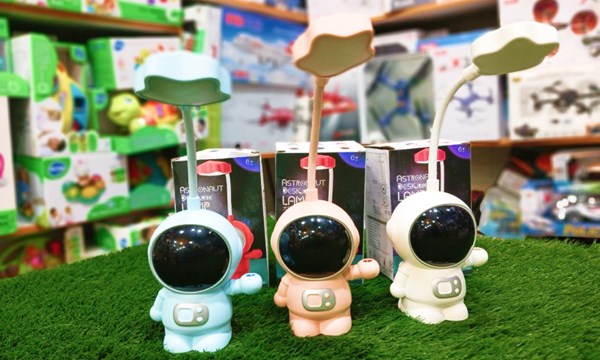 چراغ مطالعه طرح فضانورد با قابلیت تراش کردن_اسباب بازی