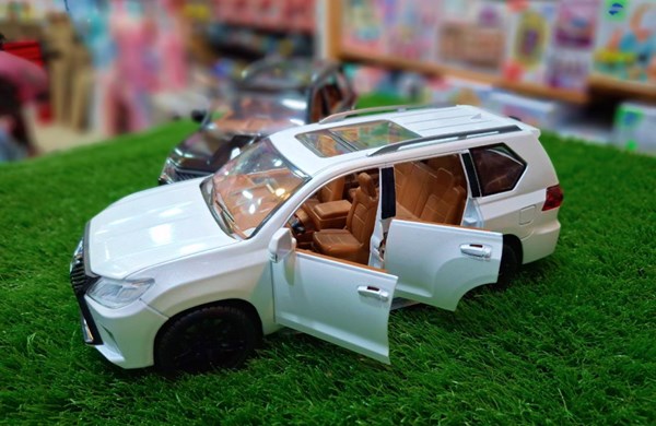 اسباب بازی ماشین فلزی لکسوس مقیاس 1:18 مدل Lexus LX570_اسباب بازی