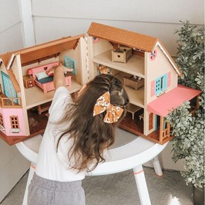 اسباب بازی خانه بزرگ چراغ دار به همراه 20 مبلمان خانواده‌های Lil Woodzeez
