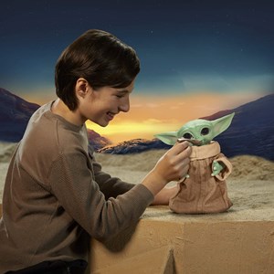 عروسک رباتیک بیبی یودا Star Wars همراه با 4 اکسسوری مدل Hasbro - Star Wars - Galactic Snackin Grogu_اسباب بازی