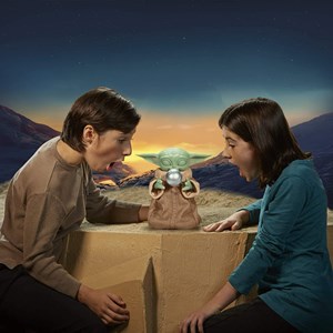 عروسک رباتیک بیبی یودا Star Wars همراه با 4 اکسسوری مدل Hasbro - Star Wars - Galactic Snackin Grogu_اسباب بازی