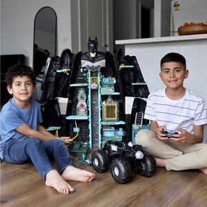 اکشن فیگور غار مخفی 2 در 1 بتمن مدل Spin Master - DC Comics - Bat Tech Batcave, Giant Transforming Playset with Exclusive Batman Figure and Accessories_اسباب بازی