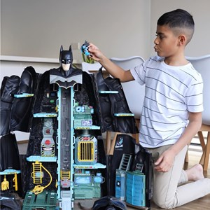 اکشن فیگور غار مخفی 2 در 1 بتمن مدل Spin Master - DC Comics - Bat Tech Batcave, Giant Transforming Playset with Exclusive Batman Figure and Accessories_اسباب بازی