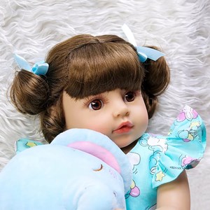 عروسک سیلیکونی دختر بچه همراه با عروسک فیل و وسایل_اسباب بازی
