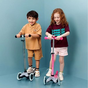 اسکوتر مینی دلوکس نئوکروم با بدنه شفاف و چرخ های چراغ دار مدل Micro - Mini Scooter Deluxe Flux Neochrome LED - Pink
