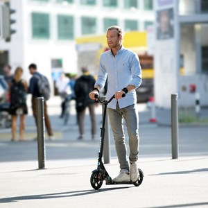 اسکوتر جمع شو متروپولیتن شهری دلوکس مایکرو مدل Micro - Metropolitan Deluxe Black - The lightweight Scooter - Ideal for Adults