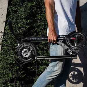 اسکوتر جمع شو متروپولیتن شهری دلوکس مایکرو مدل Micro - Metropolitan Deluxe Black - The lightweight Scooter - Ideal for Adults