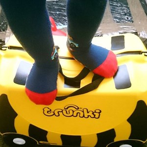 چمدان سواری کودک با ظرفیت 18 لیتر طرح زنبور مدل 0044 Trunki 18L_اسباب بازی