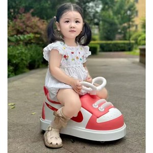 چهار چرخ موزیکال و چراغدار کودک طرح کتانی نایک رنگ صورتی_اسباب بازی