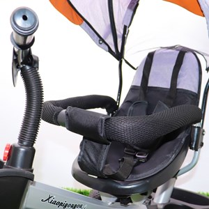 سه چرخه فلزی با سایه بان رنگ طوسی